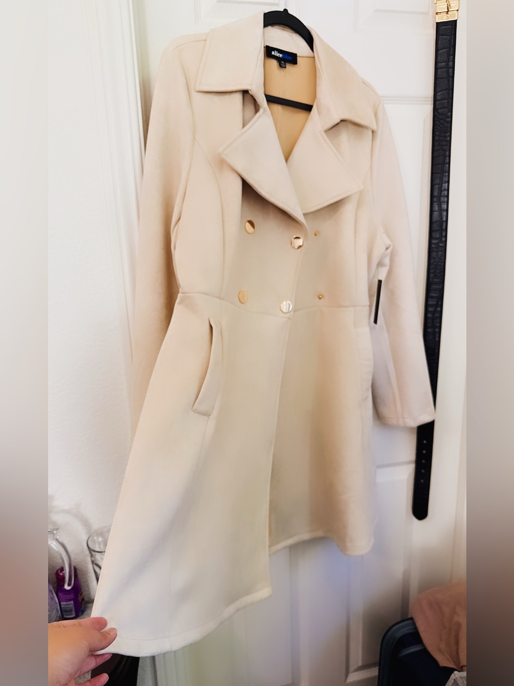 Stretchy Alice + Olivia Cream Double-Breasted Trench Coat